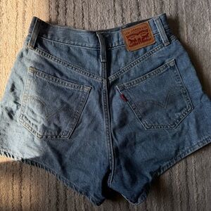 Levi Shorts Size 26